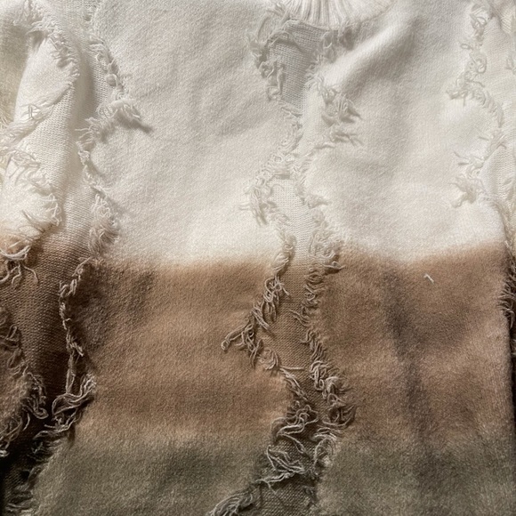 Distressed sweater - Picture 3 of 4